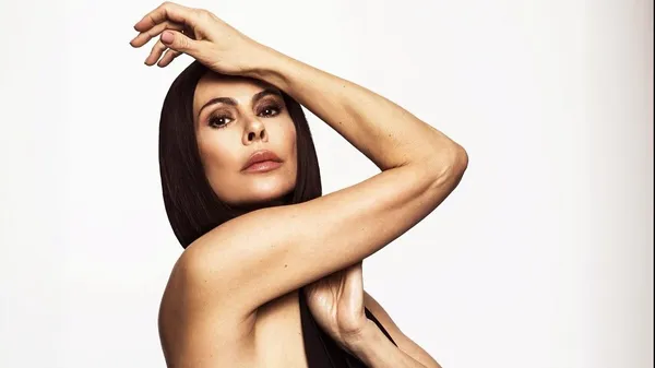 Экс-жена Кличко зажигает с бывшей Хуммельса на Октоберфесте: в немецком платье с хищным принтом