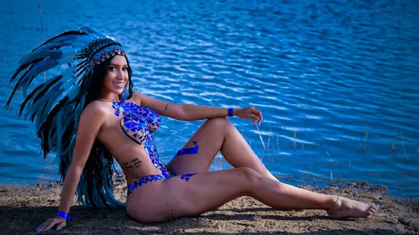 Найгарячіша фанатка збірної Колумбії нагадала про себе сміливою зйомкою у вогняній спідній білизні