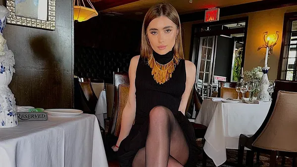 "Мой силуэт": эстетическая съемка бывшей невесты Костышина – она в полупрозрачном наряде