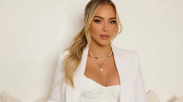 Спекотна дружина екс-партнера Зінченка насолоджується відпочинком у стильному вбранні – фото