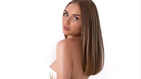 Вражаюча кохана футболіста збірної України розпалює вогонь, дефілюючи по Львову – ефектні фото