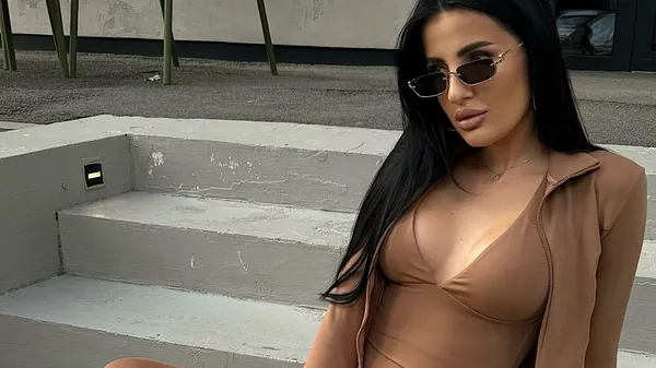 "Вооооу": Третьякова сексуально прорекламувала бренд одягу – зажди підкреслює свій "горішок"