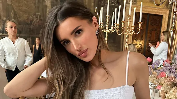 "Просто посмотреть зашла?": любка игрока сборной Украины устроила гастротур – Таловеров травит