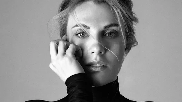 "Был большой повод быть красивой": женственная и горячая Харлан на презентации обложки Playboy