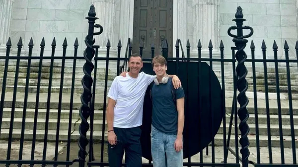 Шевченко відсвяткував день народження зі смаком – відвідав з дружиною сина і засвітив новий образ