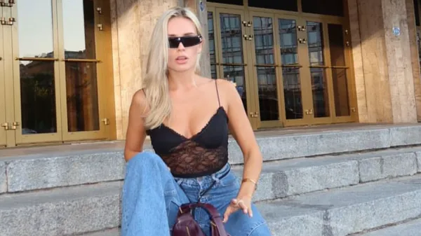 Огненная девушка полузащитника Динамо продемонстрировала роскошную фигуру – очень эффектно