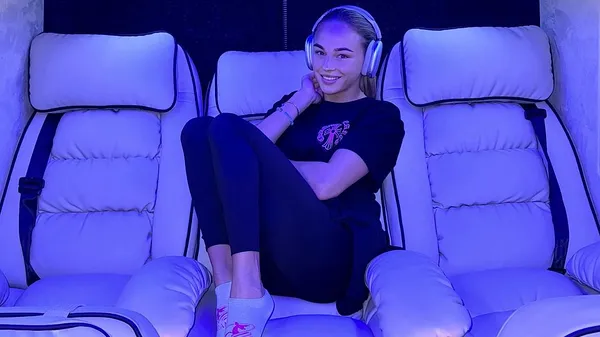 Стильна і впевнена: Білодід традиційно перевіряє образ перед виходом