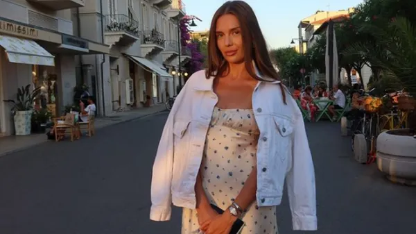 Чарівна дівчина Коваленка демонструє розкішний вигляд на тлі столичних пейзажів – Матвієнко оцінив