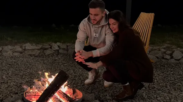 Уикенд семьи Демченко у моря: романтика в воздухе и, конечно же, футбол – атмосферные кадры