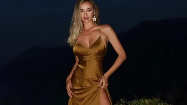 Сексі-любка Кухаревича підірвала інтернет у розкутому образі – показала свою "гордість" на публіку