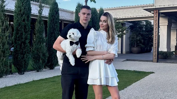 Повернення до природного: друга половинка гравця Металіста 1925 оновила свій імідж