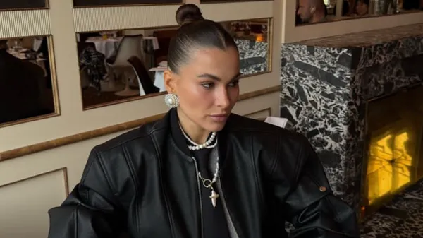 Довгонога улюблениця Дубінчака похизувалась спокусливим осіннім вбранням – вона мрія кожного