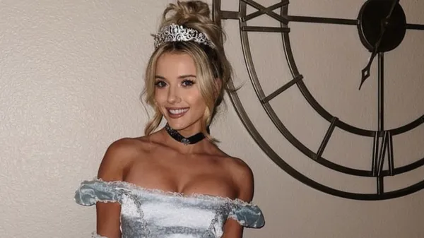 Найчарівніша автогонщиця підкорила мережу своїм мініатюрним вбранням – насолоджується собою