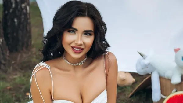 "Время только для нас двоих": Кочергина в мини прогуливается по улицам Италии с любимым – милые