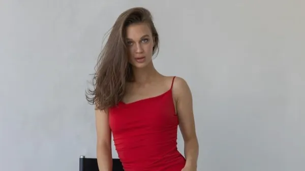 Кохана Брагару зачарувала ніжним образом і сексуальністю – отримала шквал компліментів