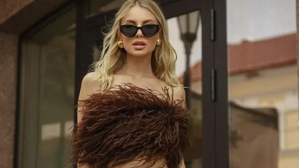 Изящная возлюбленная звезды Полесья дурманит в самом элегантном трендовом наряде – стройная и красивая