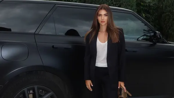 Осіння спокуса: обраниця Кузика в екстра-міні підкорила серця фанів – вони божеволіють