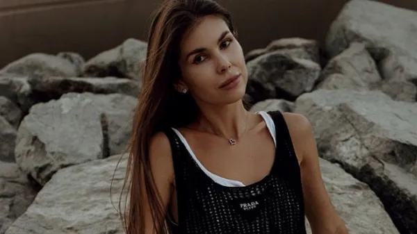 Неймовірна Реброва засвітила розкішне декольте у вишуканій сукні – Степаненко і Білодід залипли