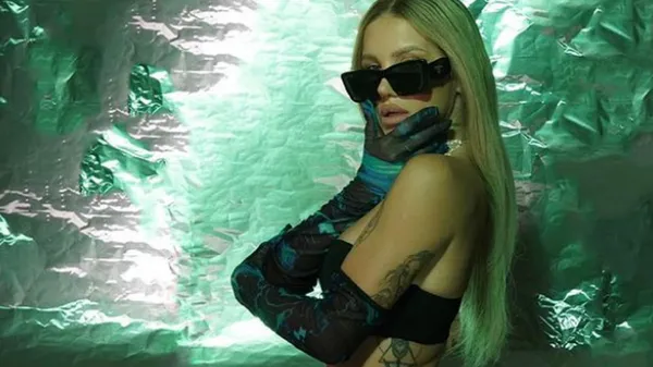 Напівоголена любка конкурента Зінченка провокує мережу занадто відвертими танцями – смілива красуня