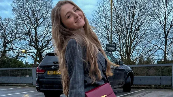 Дружина Миколенка причарувала милою зовнішністю – змусила похвилюватися і виходить з тіні