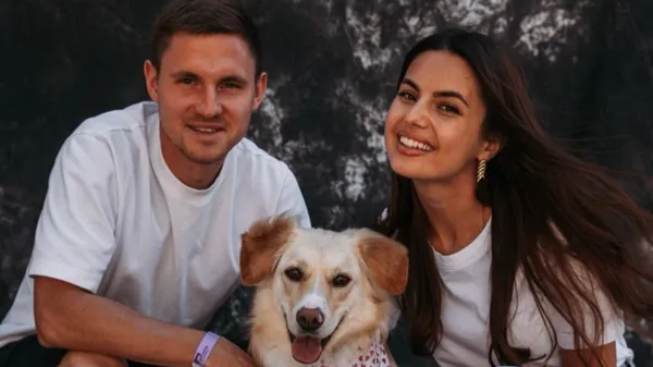 Ця посмішка закохує: дружина Калітвінцева зачаровує в барі Парижу – Зубкова та Петряк у захваті