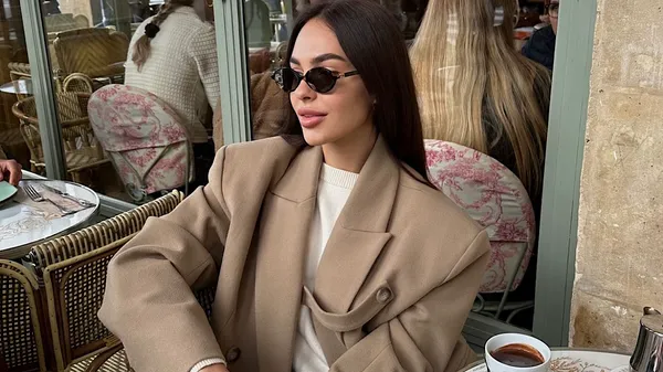 Эстетика на максимум: девушка Шапаренко задает модные тренды во Франции