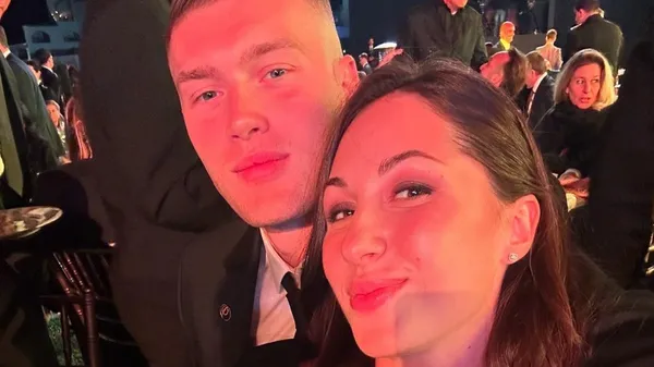 "Зацените": жена Довбика едет на "Золотой мяч" – засветила свой наряд и содержимое чемоданов