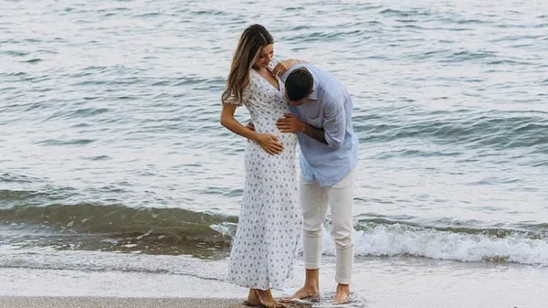 "Любимо": Габелок балує своїх дівчаток – на великому терміні Лелюк позує із шикарними квітами