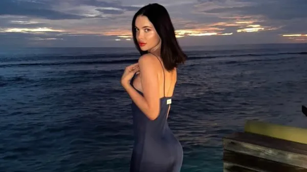 Колишня дружина Кравця вразила своїм образом: одягнула міні та спокусливо попозувала – сміливо