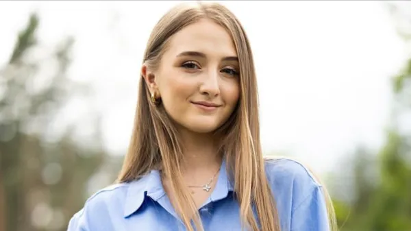 Як Барбі: ніжна обраниця Миколенка попозувала в яскравому образі – шанувальники запали на її вроду