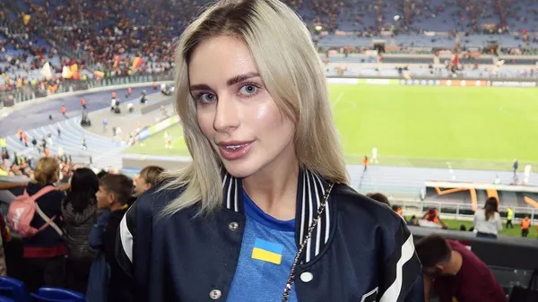 "Просто треш, це вперше таке": пригоди пасій зірок Динамо під час матчу в Римі – всесвіт проти них