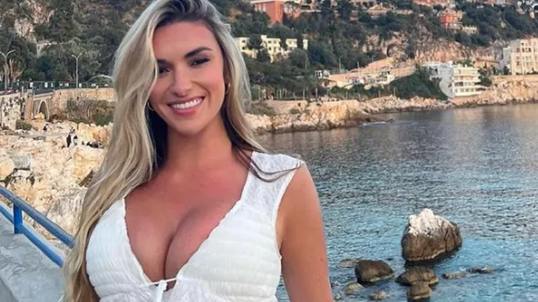 Найзухваліша волейболістка світу засвітила сексуальне тіло на фоні Ейфелевої вежі – ефектні фото