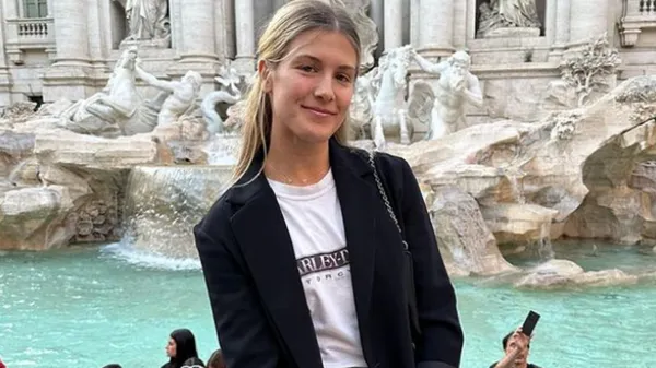 Вражаюча зірка тенісу похизувалася фігурою в екстравагантному міні, яке ледь прикриває сідниці