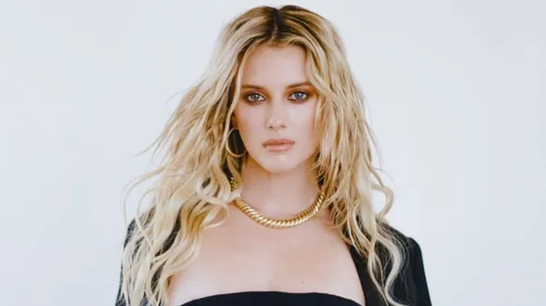 Соблазнительная американская автогонщица похвасталась осиной талией – получила множество комплиментов