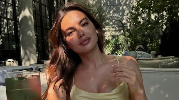 Які ноги: дружина Калітвінцева відвідала найстаріший ресторан у Франції – суцільна вишуканість