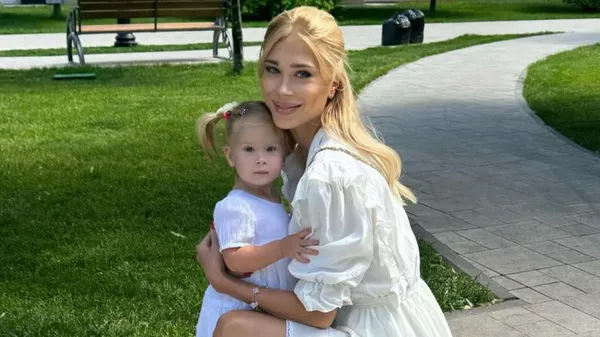 Маленька стильна копія мами – донька футболіста Шахтаря вражає схожістю