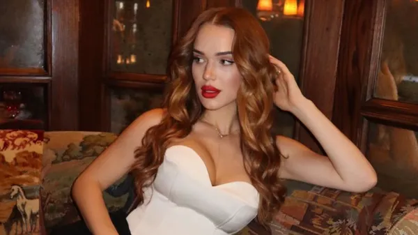 Друга половинка Бабогла похизувалася яскравим образом – вона справжня насолода для очей