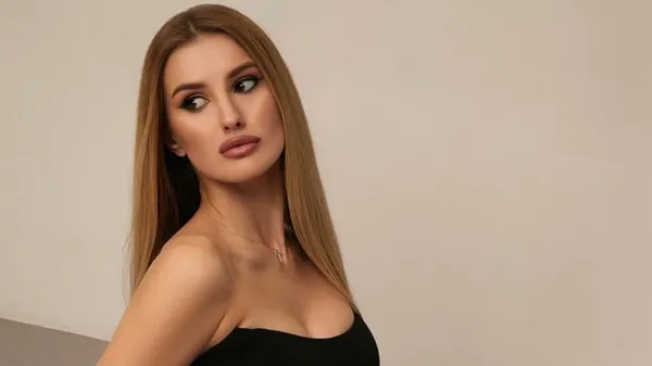 Неймовірна ведуча Руху похизувалася довжелезними ніжками – її врода сліпить очі