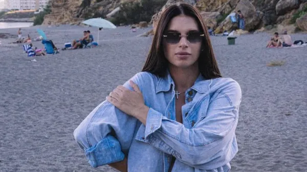 Зірковий український боксер Усик палко обійняв дружину на вулиці – її щастю немає меж