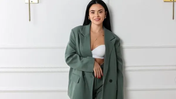 Изысканная жена Лунина перехватывает дыхание своей роскошной фигурой и стилем – Степаненко в восторге