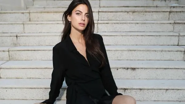 Симпатичная дочь Пике засветила идеальные прелести в эффектном наряде – феерия красоты