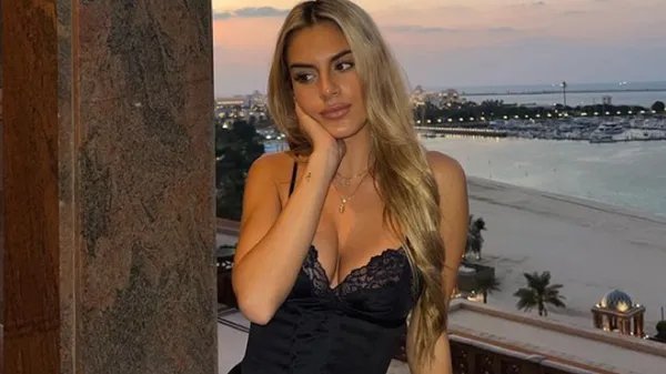 Красивая дочь Гвардиолы покоряет сердце безупречной фигурой в впечатляющем платье – фото красавицы