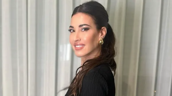 Розкішна дружина Хаві показала бездоганну фігуру – вражаючий образ у чорній сукні