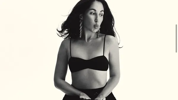 Елітний стиль життя: Довбик ділиться розкішним обідом зі стейком та ігристим