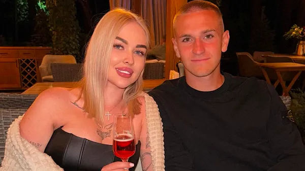 Ситникова засвітила гучний корпоратив ЮКСА: російськомовні пісні у караоке й танці у спідницях