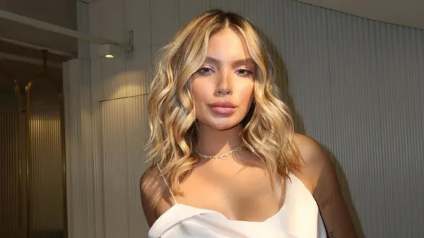 Дружина 18-річної зірки Реала розповіла, як закохалася, фани не вірять: "Вона з ним через гроші"