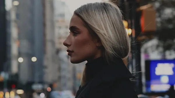 Шалений образ колишньої Костишина на Хелловін – спокуслива білявка