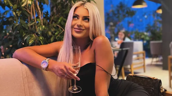 Хавбек Колоса Велетень довів, що справжнє кохання в деталях: його сексі-білявка у захваті