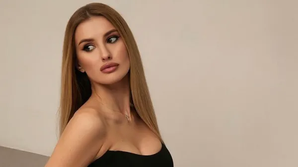 Довжелезні ніжки і природна краса – ведуча Руху затьмарила всіх на тренуванні