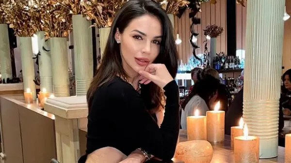 Неймовірна дружина Коноплянки показала осину талію у розкішній сукні – кадри солодкого відпочинку